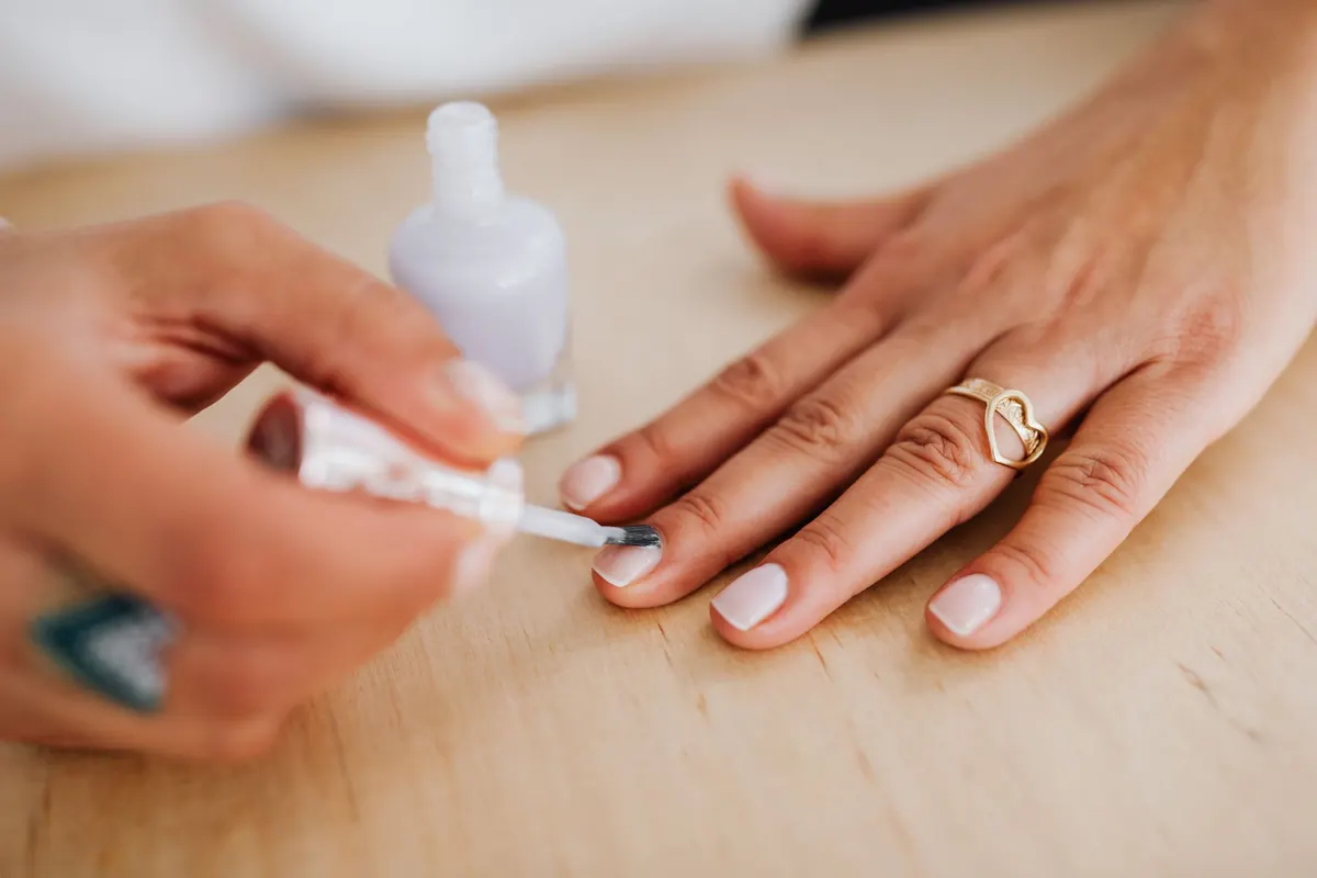 Gel vs. Regular Nail Polish: Which Lasts Longer and Costs Less?